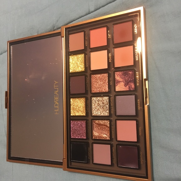 Huda Beauty Empowered Eyeshadow Palette - Picture 3 of 12